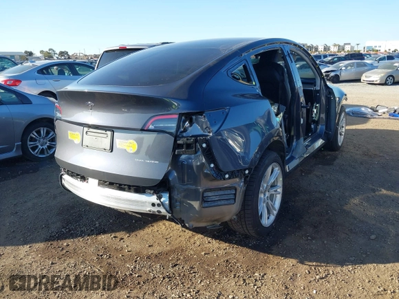 2021 Tesla Model Y Long Range with VIN 5YJYGDEE5MF191142, listed as a IAAI auction lot 41448514 with 71,626 mi miles. Bid and sale history available at carsss.com. Image 4.