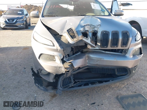 2015 Jeep Cherokee Latitude z VIN 1C4PJMCS3FW673872, wystawiony jako IAAI lot #41778031 z przebiegiem 173 845 mil mil oraz . Historia ofert i sprzedaży dostępna na DreamBid. Obrazek 6.