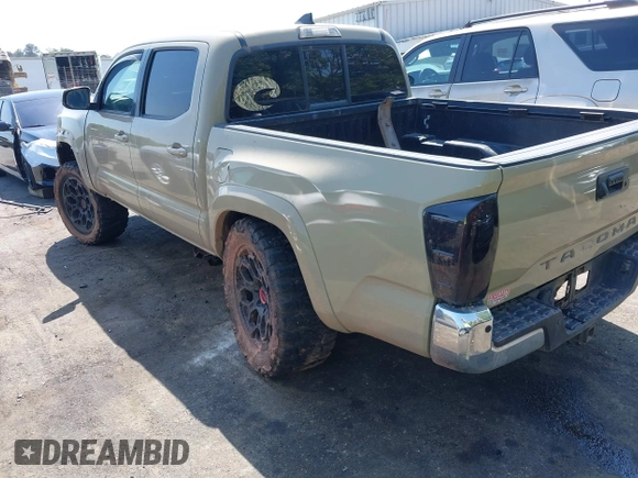 2017 Toyota Tacoma SR5 z VIN 3TMAZ5CN1HM026355, wystawiony jako IAAI lot #42060428 z przebiegiem 165 096 mil mil oraz . Historia ofert i sprzedaży dostępna na DreamBid. Obrazek 3.