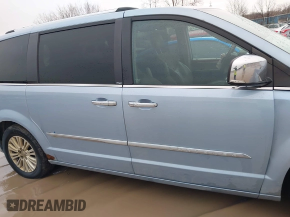 2013 Chrysler Town & Country Limited with VIN 2C4RC1GG0DR566307, listed as a IAAI auction lot 41941616 with 192,378 mi miles. Bid and sale history available at carsss.com. Image 13.