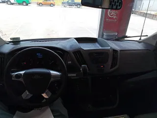 2018 Ford Transit z VIN 1FTYE1CM6JKB35871, wystawiony jako IAAI lot #42737736 z przebiegiem 199 396 mil mil oraz . Historia ofert i sprzedaży dostępna na DreamBid. Obrazek 4.