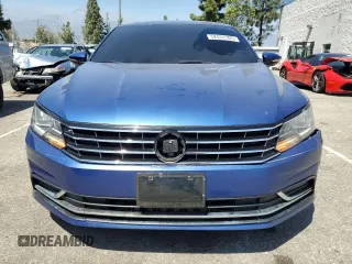 2017 Volkswagen Passat S z VIN 1VWAT7A38HC013566, wystawiony jako Copart lot #52431305 z przebiegiem 111 598 mil mil oraz Szkoda całkowita • Salvage title. Historia ofert i sprzedaży dostępna na DreamBid. Obrazek 5.