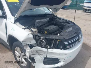 2016 Volkswagen Tiguan S z VIN WVGAV7AX8GK000056, wystawiony jako IAAI lot #42154952 z przebiegiem 100 119 mil mil oraz . Historia ofert i sprzedaży dostępna na DreamBid. Obrazek 6.