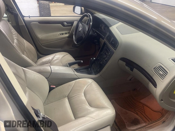 2004 Volvo S60 with VIN YV1RH59H042394920, listed as a Copart auction lot 83572644 with 131,007 mi miles and Clean Title. Bid and sale history available at carsss.com. Image 5.