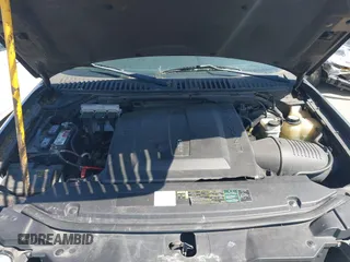 2005 Lincoln Navigator Luxury with VIN 5LMFU27535LJ04900, listed as a IAAI auction lot 42050316 with 293,904 mi miles. Bid and sale history available at carsss.com. Image 10.