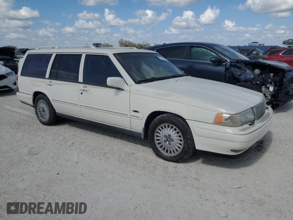 1998 Volvo V90 с VIN YV1KW9602W1045893, выставлен на аукционе Copart как лот 77673814 с пробегом 199 932 миль миль и Списание • Salvage title. История ставок и продаж доступна на DreamBid. Изображение 4.