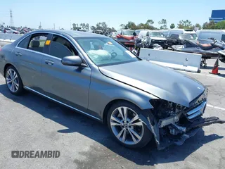 2017 Mercedes-Benz C 300 z VIN 55SWF4JB1HU233879, wystawiony jako IAAI lot #42392854 z przebiegiem 140 051 mil mil oraz . Historia ofert i sprzedaży dostępna na DreamBid. Obrazek 1.