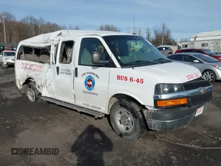 2015 Chevrolet Express Passenger LT z VIN 1GAZG1FGXF1172030, wystawiony jako IAAI lot #41510865 z przebiegiem 297 473 mil mil oraz . Historia ofert i sprzedaży dostępna na DreamBid. Obrazek 1.
