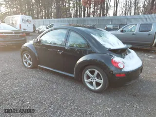 2010 Volkswagen New Beetle Coupe with VIN 3VWRG3AG9AM013681, listed as a IAAI auction lot 41177108 with 104,139 mi miles. Bid and sale history available at carsss.com. Image 3.