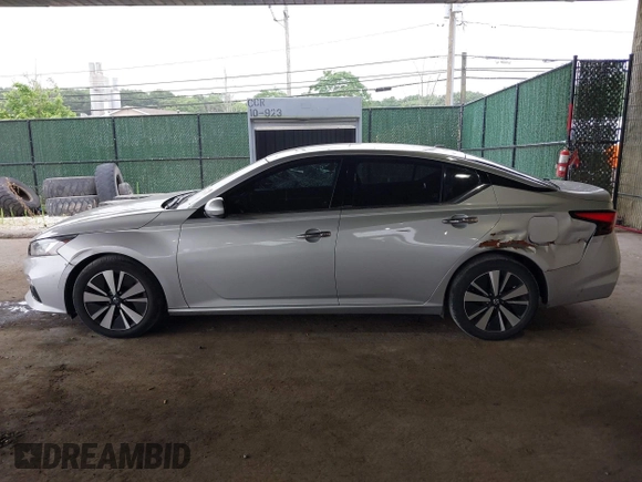 2020 Nissan Altima 2.5 SL with VIN 1N4BL4EV2LC151670, listed as a IAAI auction lot 39803965 with 98,462 mi miles. Bid and sale history available at carsss.com. Image 14.