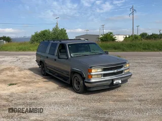 1999 Chevrolet Suburban with VIN 3GNEC16R0XG114697, listed as a Copart auction lot 64393155 with 210,947 mi miles and Clean title. Bid and sale history available at DreamBid. Image 1.