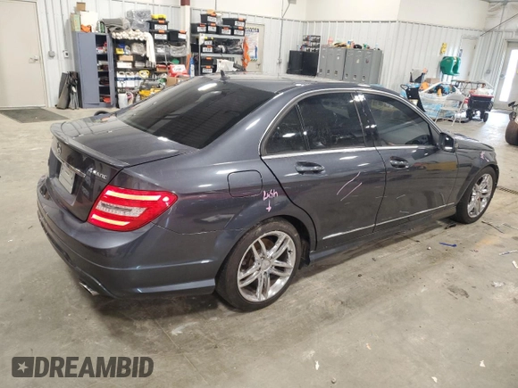 2013 Mercedes-Benz C 300 Sport z VIN WDDGF8AB1DR259700, wystawiony jako Copart lot #57857905 z przebiegiem 127 083 mil mil oraz Czysty tytuł • Clean title. Historia ofert i sprzedaży dostępna na DreamBid. Obrazek 3.