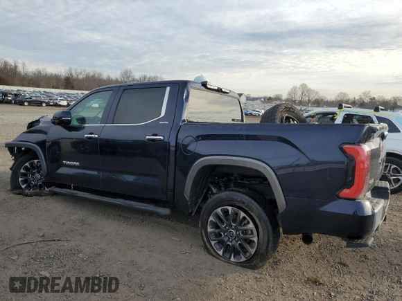 2024 Toyota Tundra Limited Hybrid z VIN 5TFJC5DB4RX049128, wystawiony jako Copart lot #46630445 z przebiegiem Nie podano mil oraz Szkoda całkowita • Salvage title. Historia ofert i sprzedaży dostępna na DreamBid. Obrazek 2.