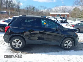 2022 Chevrolet Trax LT with VIN KL7CJPSM2NB567855, listed as a IAAI auction lot 41242877 with 87,001 mi miles. Bid and sale history available at carsss.com. Image 13.