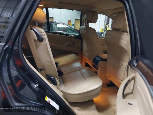 2008 BMW X5 3.0si with VIN 5UXFE43528L001685, listed as a IAAI auction lot 41890395 with 189,724 mi miles. Bid and sale history available at carsss.com. Image 8.