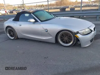 2006 BMW Z4 3.0si with VIN 4USBU53586LX00299, listed as a IAAI auction lot 41737755 with 100,760 mi miles. Bid and sale history available at carsss.com. Image 1.