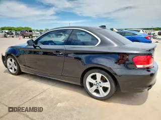 2012 BMW 1 Series 128i z VIN WBAUP7C56CVP22820, wystawiony jako Copart lot #56007435 z przebiegiem 75 161 mil mil oraz Czysty tytuł • Clean title. Historia ofert i sprzedaży dostępna na DreamBid. Obrazek 2.