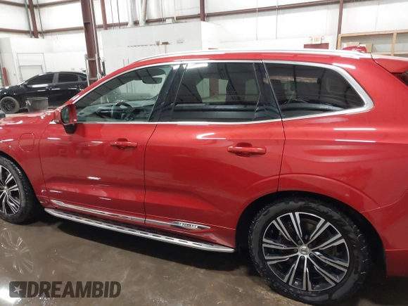 2022 Volvo XC60 Recharge Plug-In Hybrid Inscription with VIN YV4BR0DL2N1955142, listed as a IAAI auction lot 41565871 with 48,885 mi miles. Bid and sale history available at carsss.com. Image 14.
