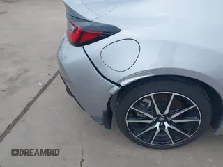 2023 Toyota 86 z VIN JF1ZNBC15P8759916, wystawiony jako IAAI lot #42160271 z przebiegiem 28 360 mil mil oraz . Historia ofert i sprzedaży dostępna na DreamBid. Obrazek 19.