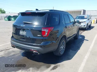2017 Ford Explorer Sport z VIN 1FM5K8GT9HGC85696, wystawiony jako IAAI lot #42227743 z przebiegiem 105 941 mil mil oraz . Historia ofert i sprzedaży dostępna na DreamBid. Obrazek 4.