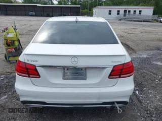 2015 Mercedes-Benz E-Class E 350 Luxury with VIN WDDHF8JB2FB088875, listed as a IAAI auction lot 42128441 with 150,542 mi miles. Bid and sale history available at carsss.com. Image 16.