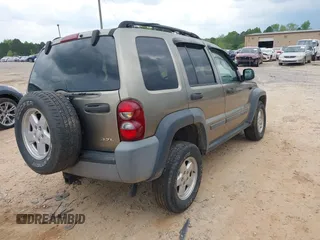 2005 Jeep Liberty Sport with VIN 1J4GL48K65W531365, listed as a IAAI auction lot 42004136 with 160,756 mi miles. Bid and sale history available at carsss.com. Image 4.