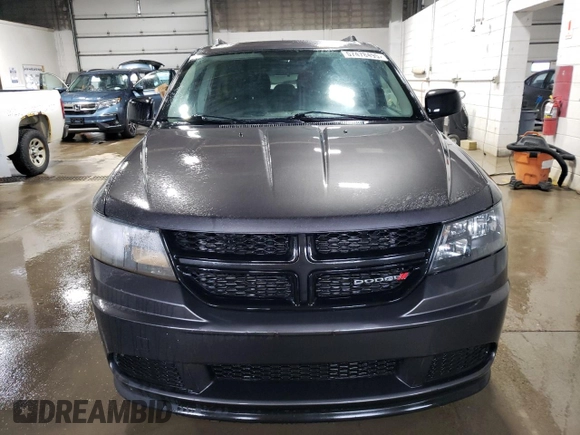2017 Dodge Journey SE z VIN 3C4PDCAB5HT682795, wystawiony jako Copart lot #57478495 z przebiegiem 120 355 mil mil oraz Czysty tytuł • Clean title. Historia ofert i sprzedaży dostępna na DreamBid. Obrazek 5.