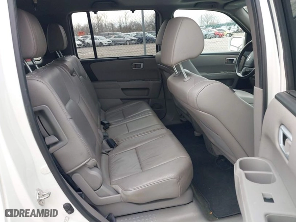 2015 Honda Pilot Touring with VIN 5FNYF4H92FB054485, listed as a IAAI auction lot 41736909 with 159,813 mi miles. Bid and sale history available at carsss.com. Image 8.