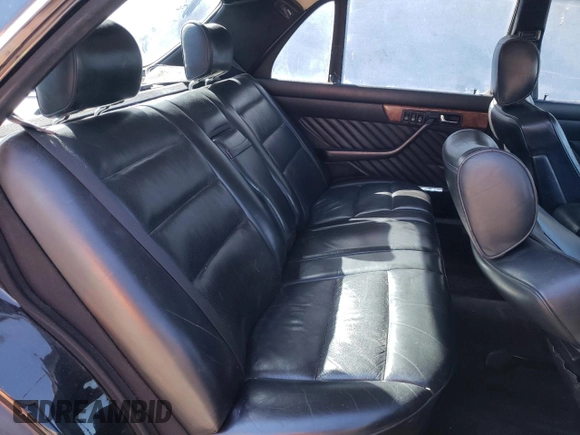 1989 Mercedes-Benz 560 with VIN WDBCA39E0KA446817, listed as a Copart auction lot 81615244 with 270,136 mi miles and Salvage Title. Bid and sale history available at DreamBid. Image 10.