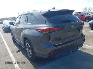 2024 Toyota Highlander LE z VIN 5TDKDRBH6RS552634, wystawiony jako IAAI lot #42086919 z przebiegiem 12 606 mil mil oraz . Historia ofert i sprzedaży dostępna na DreamBid. Obrazek 3.
