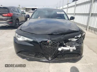 2019 Alfa Romeo Giulia z VIN ZARFAMAN9K7621522, wystawiony jako Copart lot #53130015 z przebiegiem 50 843 mil mil oraz Szkoda całkowita • Salvage title. Historia ofert i sprzedaży dostępna na DreamBid. Obrazek 5.