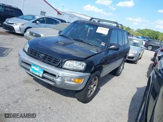 1998 Toyota RAV4 with VIN JT3GP10V7W7037711, listed as a IAAI auction lot 42081313 with 233,554 mi miles. Bid and sale history available at carsss.com. Image 2.