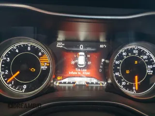 2019 Jeep Cherokee Limited z VIN 1C4PJLDB7KD300607, wystawiony jako Copart lot #55182825 z przebiegiem 139 941 mil mil oraz Szkoda całkowita • Salvage title. Historia ofert i sprzedaży dostępna na DreamBid. Obrazek 9.