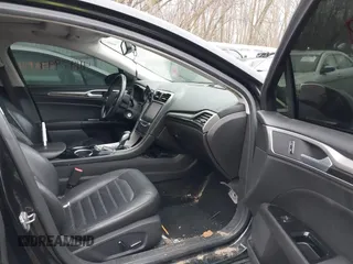 2013 Ford Fusion SE with VIN 3FA6P0HR5DR162968, listed as a IAAI auction lot 41197999 with 196,691 mi miles. Bid and sale history available at carsss.com. Image 5.