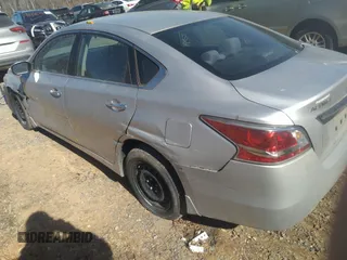 2015 Nissan Altima 2.5 SV with VIN 1N4AL3AP0FC202634, listed as a IAAI auction lot 41685049 with 137,324 mi miles. Bid and sale history available at carsss.com. Image 3.