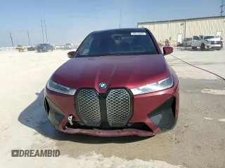 2024 BMW iX xDrive50 z VIN WB523CF06RCN03726, wystawiony jako Copart lot #48911045 z przebiegiem 38 051 mil mil oraz Szkody całkowita. Historia ofert i sprzedaży dostępna na DreamBid. Obrazek 14.