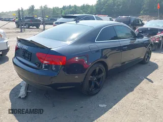 2013 Audi A5 Premium Plus z VIN WAULFAFR2DA035563, wystawiony jako IAAI lot #42385141 z przebiegiem 133 795 mil mil oraz . Historia ofert i sprzedaży dostępna na DreamBid. Obrazek 4.