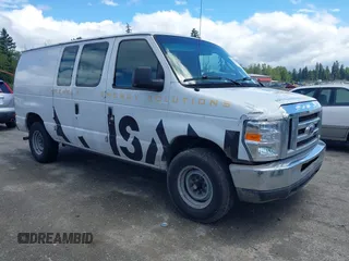 2014 Ford Econoline Cargo Commercial z VIN 1FTNE2EW9EDA62898, wystawiony jako IAAI lot #42370009 z przebiegiem 154 855 mil mil oraz . Historia ofert i sprzedaży dostępna na DreamBid. Obrazek 1.