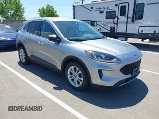 2022 Ford Escape SE z VIN 1FMCU0G61NUA56391, wystawiony jako IAAI lot #42247603 z przebiegiem 22 072 mil mil oraz . Historia ofert i sprzedaży dostępna na DreamBid. Obrazek 1.