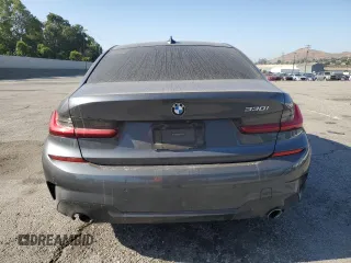 2020 BMW 3 Series 330i z VIN 3MW5R1J00L8B13518, wystawiony jako Copart lot #56289265 z przebiegiem 74 336 mil mil oraz Czysty tytuł • Clean title. Historia ofert i sprzedaży dostępna na DreamBid. Obrazek 6.