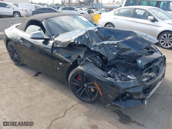 2022 BMW Z4 sDriveM40i with VIN WBAHF9C08NWX88691, listed as a IAAI auction lot 40983519 with 11,108 mi miles. Bid and sale history available at carsss.com. Image 1.