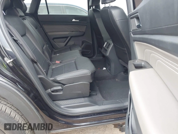 2023 Volkswagen Atlas SE z VIN 1V2DC2CA3PC208888, wystawiony jako IAAI lot #41926114 z przebiegiem 36 645 mil mil oraz . Historia ofert i sprzedaży dostępna na DreamBid. Obrazek 8.