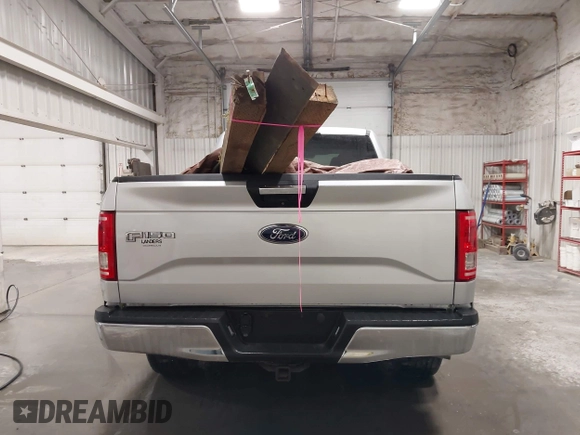 2015 Ford F-150 XLT z VIN 1FTEX1EP7FKE12930, wystawiony jako IAAI lot #42321898 z przebiegiem 59 012 mil mil oraz . Historia ofert i sprzedaży dostępna na DreamBid. Obrazek 16.
