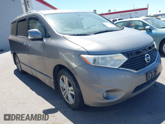 2013 Nissan Quest LE z VIN JN8AE2KPXD9069232, wystawiony jako IAAI lot #42101529 z przebiegiem 250 544 mil mil oraz . Historia ofert i sprzedaży dostępna na DreamBid. Obrazek 1.