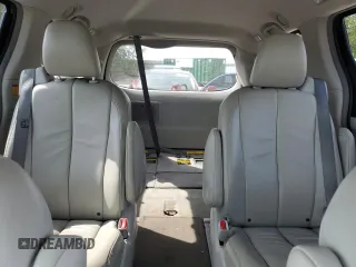 2013 Toyota Sienna XLE с VIN 5TDDK3DC9DS051534, выставлен на аукционе Copart как лот 61487035 с пробегом 66 168 миль миль и Списание • Salvage title. История ставок и продаж доступна на DreamBid. Изображение 10.
