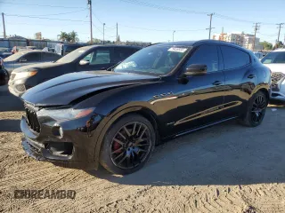 2018 Maserati Levante GranSport z VIN ZN661XUS2JX302411, wystawiony jako Copart lot #79459504 z przebiegiem 83 989 mil mil oraz Czysty tytuł • Clean title. Historia ofert i sprzedaży dostępna na DreamBid. Obrazek 1.