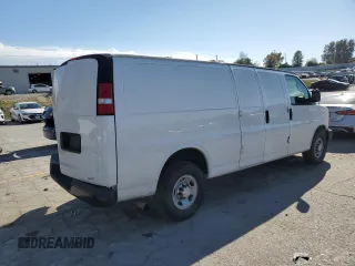 2017 Chevrolet Express Cargo Van with VIN 1GCWGBFG7H1135696, listed as a Copart auction lot 77438324 with 100,675 mi miles and Salvage Title. Bid and sale history available at carsss.com. Image 3.