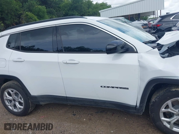 2025 Jeep Compass Latitude с VIN 3C4NJDBN5ST597722, выставлен на аукционе IAAI как лот 42499155 с пробегом 1 663 миль миль и . История ставок и продаж доступна на DreamBid. Изображение 13.