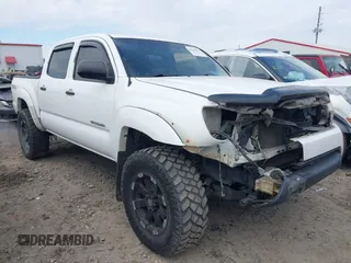2013 Toyota Tacoma z VIN 5TFLU4EN2DX076815, wystawiony jako IAAI lot #41344839 z przebiegiem 311 083 mil mil oraz . Historia ofert i sprzedaży dostępna na DreamBid. Obrazek 1.
