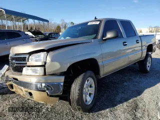 2006 Chevrolet Silverado 1500 LT1 with VIN 2GCEK13T661179590, listed as a Copart auction lot 46067565 with 300,721 mi miles and Salvage Title. Bid and sale history available at carsss.com. Image 1.
